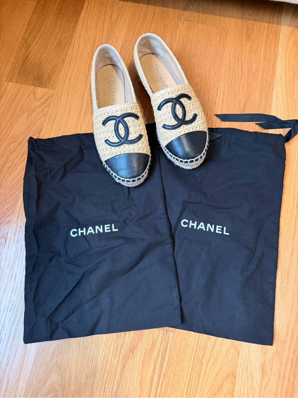 CHANEL 2022 Interlocking CC Logo Espadrilles